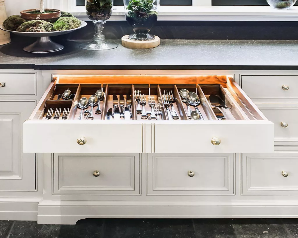 Cutlery drawer