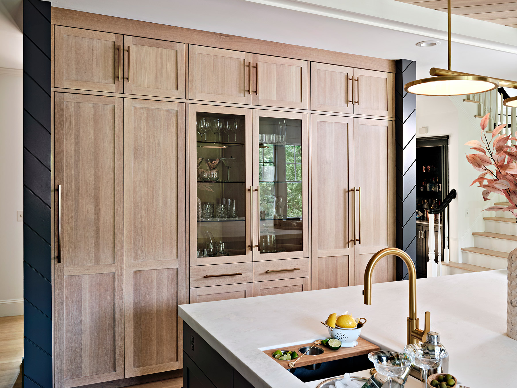Custom White Oak Cabinets: Crafting a Stunning Kitchen - QCCI
